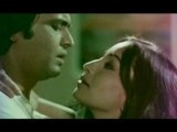 Bhool Gaya Sab Kuch Lyrics – Julie | Lata Mangeshkar | Bollywood song